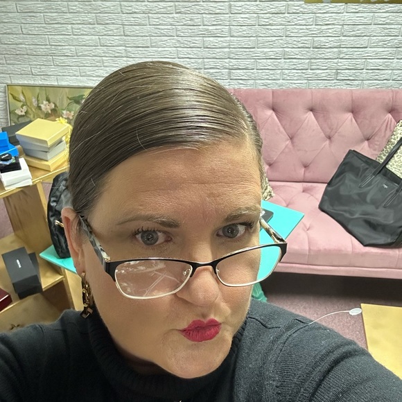 Meet your Posher, Danielle - Picture 9 of 13